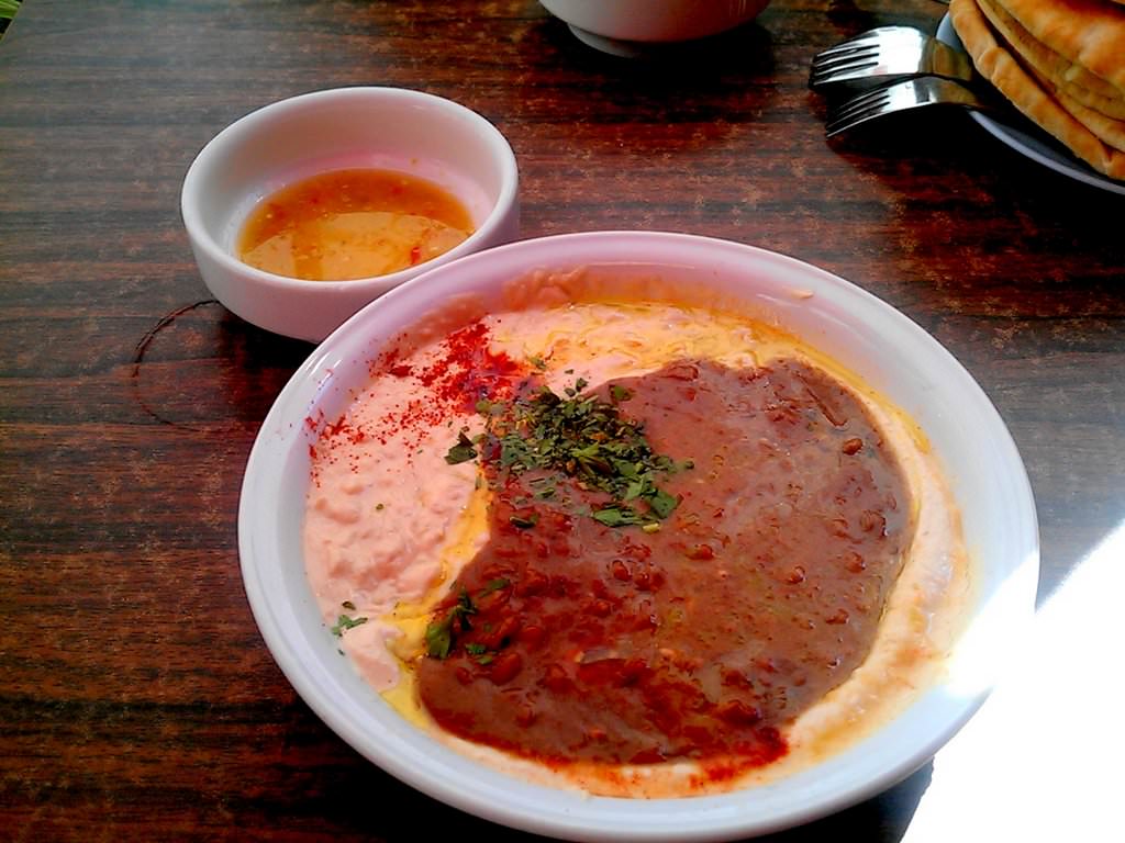 IMAG2602.jpg triangle hummus abu hussun