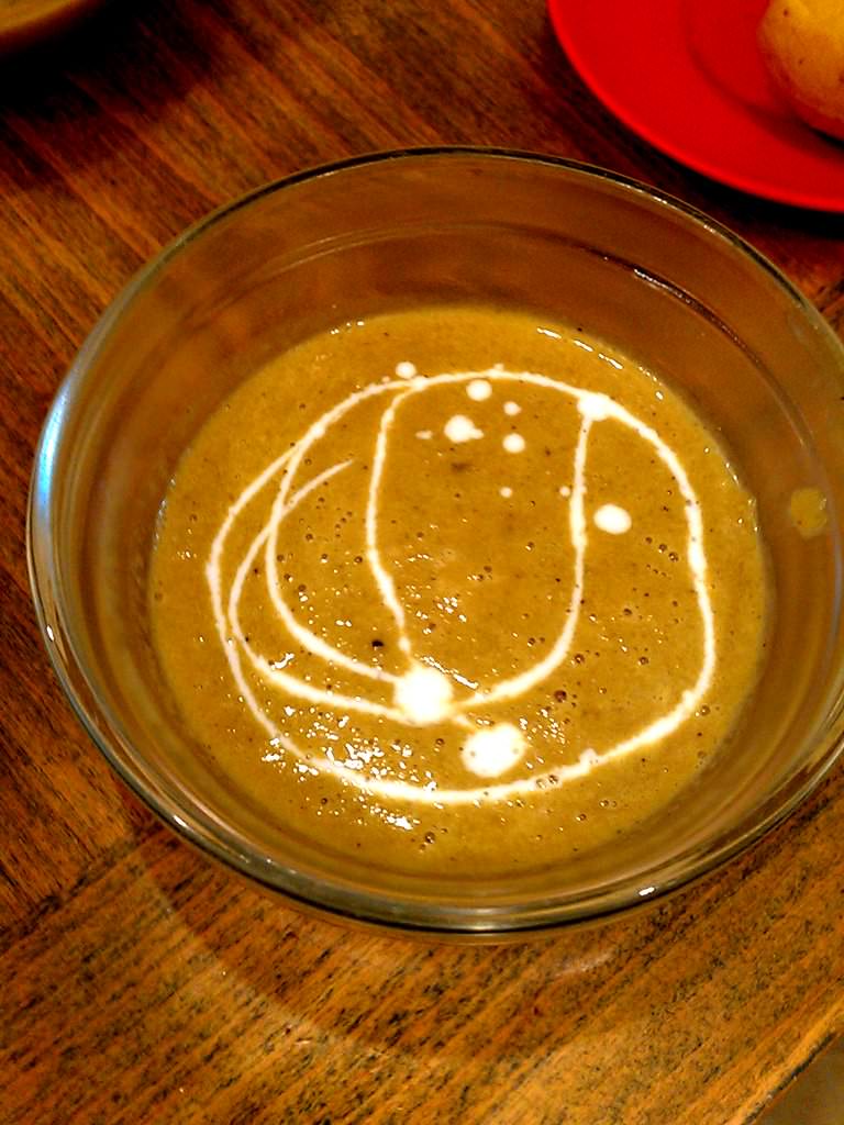 Green lentils soup with cream