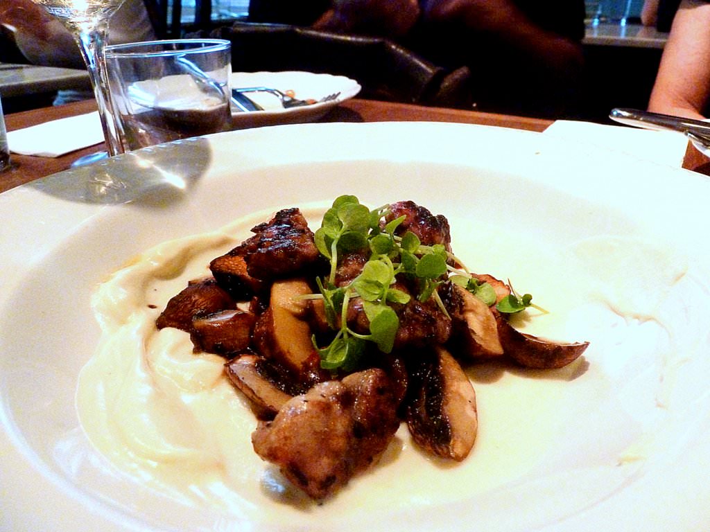 P1200869.JPG Veal sweetbreads, cauliflower cream and Portabello mushrooms (58 NIS). I was excited to see veal sweetbreads in the menu and it was the first dish I was certain to order. The mushrooms and cauliflower were nice but the sweetbreads were a bit disappointing. Some of the pieces were chewy instead of melting in the mouth and there wasn't enough sauce so the flavors had difficulty coming together.
