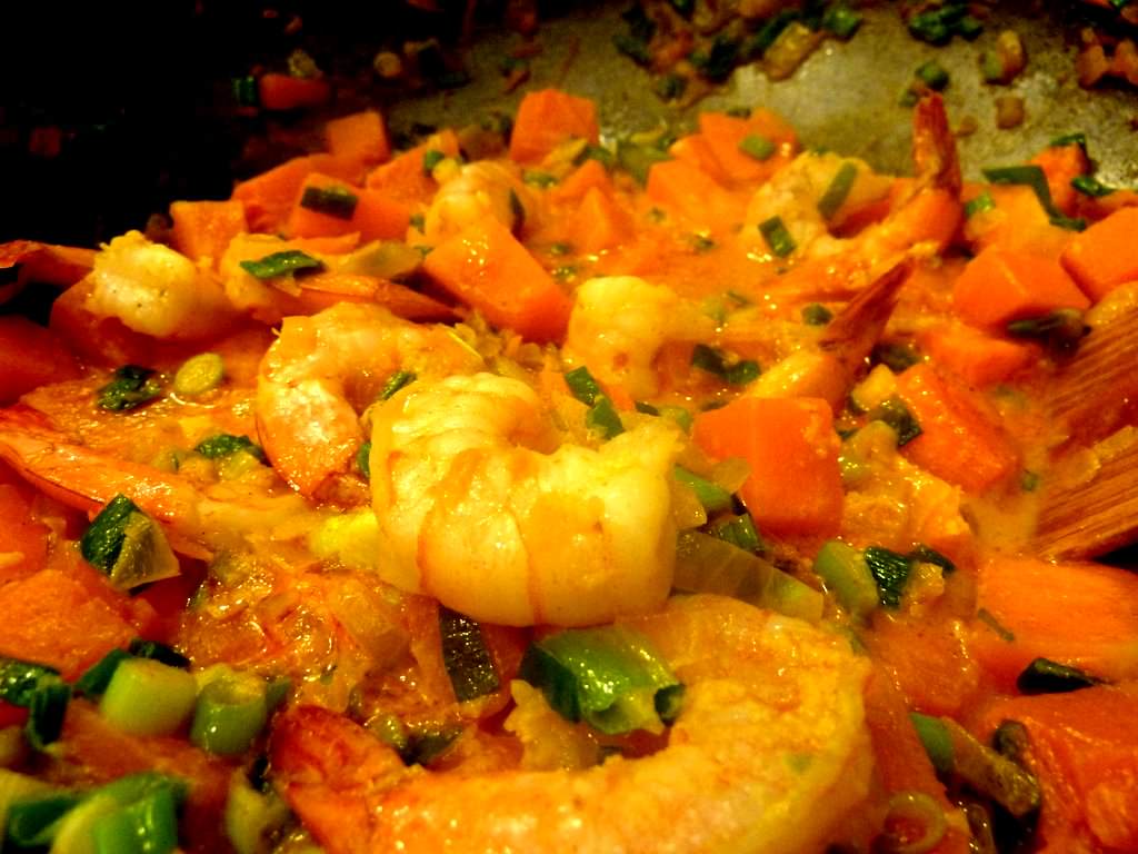 Shrimp green curry with pumpkin and green onion