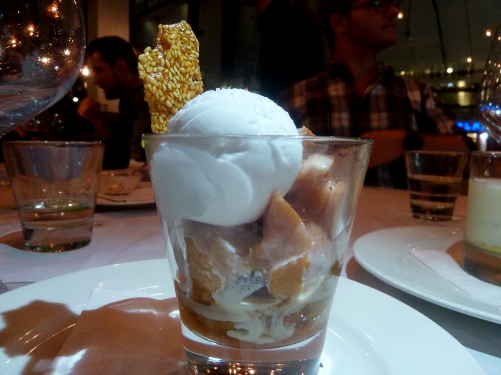 P1210171.JPG Bitter sweet quince in syrup, coconut ice cream and honey sesame biscuit (39 NIS). A good dessert if you like fruit desserts. The ice cream was very good.