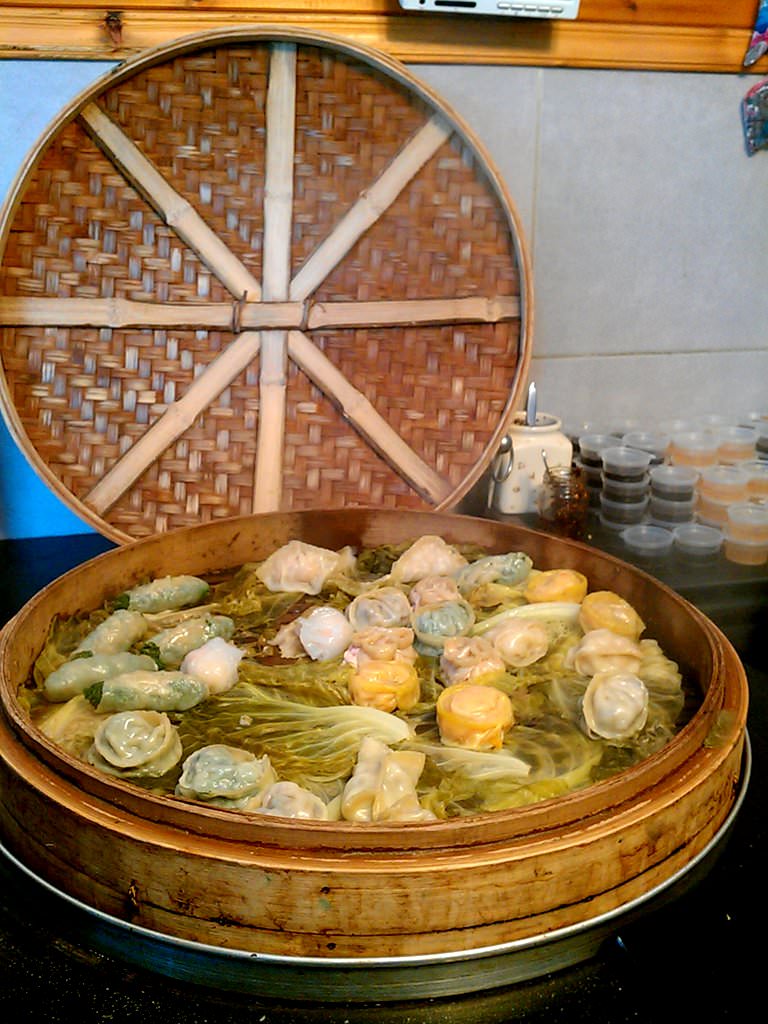 A huge steaming basket with a wide range of dim-sums