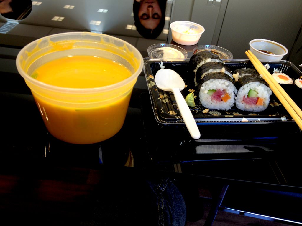 That was a disaster. Low quality product, bad handling of the products, the seaweed was not fresh, lack of aesthetics. The soup was bad as well.