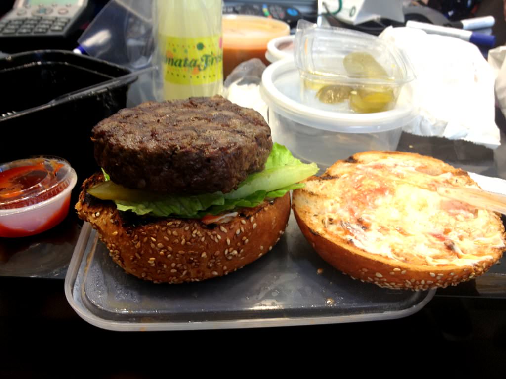 Soup of the day, an American burger 220 grams, potato and onion, lemonade (56 NIS)