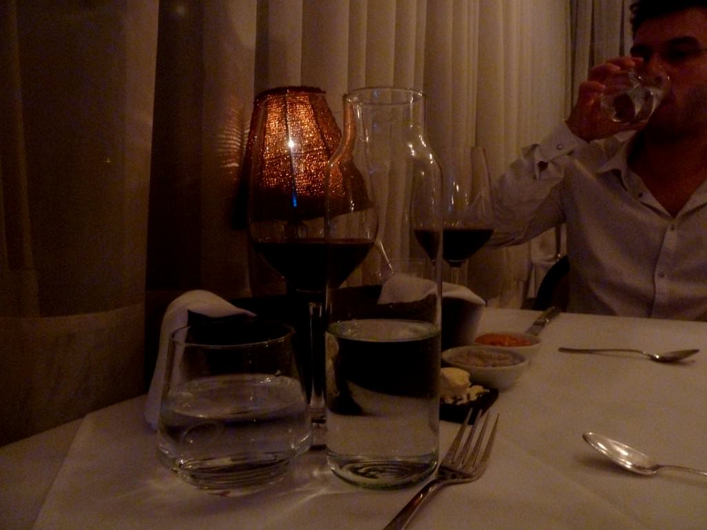 The dinner atmosphere in Catit is classy but relaxed, Not too little, not too much. This water bottle draw my attention.