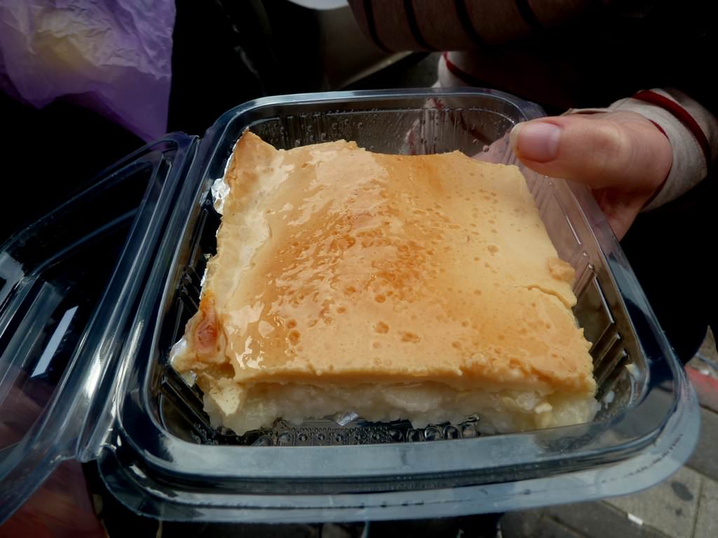 For dessert we went to the Filipino food stall and tried a dish of sticky rice with caramel custard on top (10 NIS). Such a good combination, I loved it.