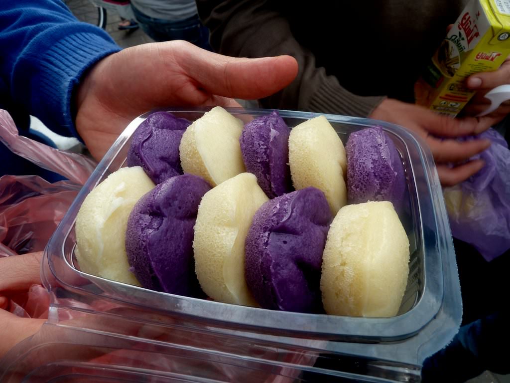And also, purple and yellow steamed rice cakes (10 NIS). Soft and moist, just gently sweetened. It's worth going back just for these desserts.