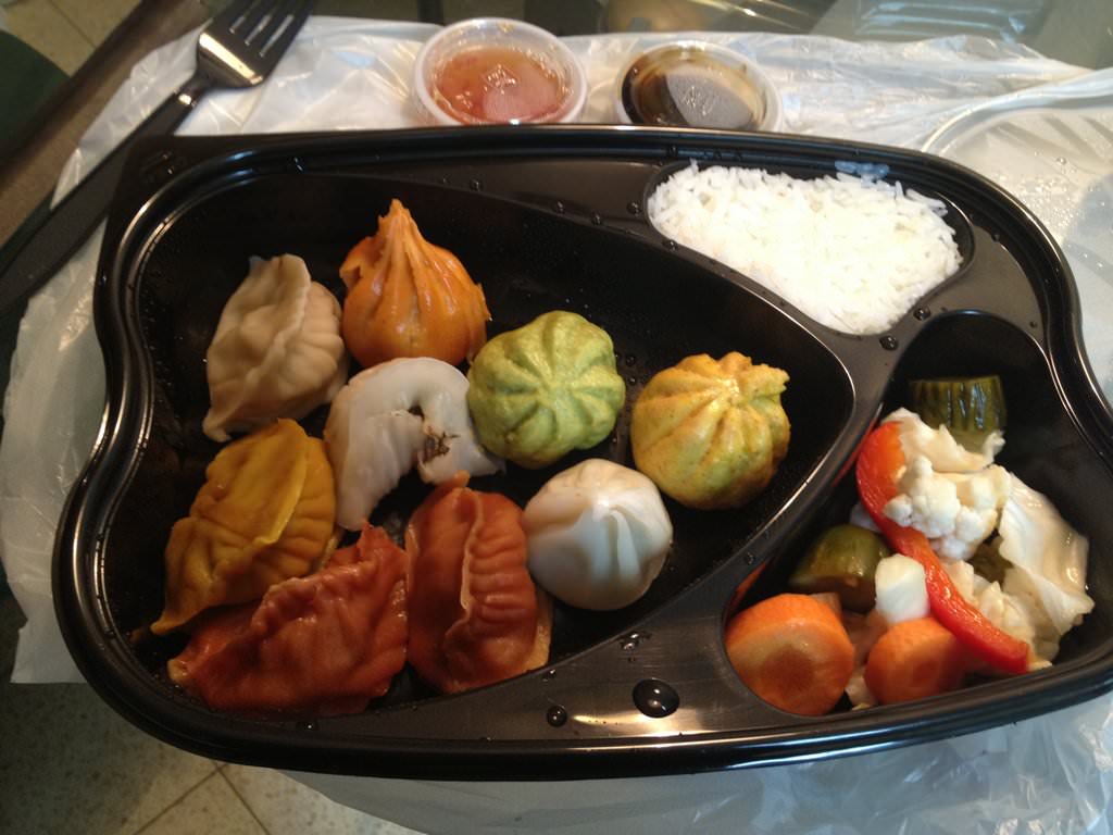 6 different dim-sum, rice and pickles (31.5 NIS), I added three more pieces, each for 4.5 NIS. I'm not even gonna describe the type of these dumplings as they were all bad and tasted the same: heavy dough, unrecognizable filling and not fresh. The rice and pickles were the best part.
