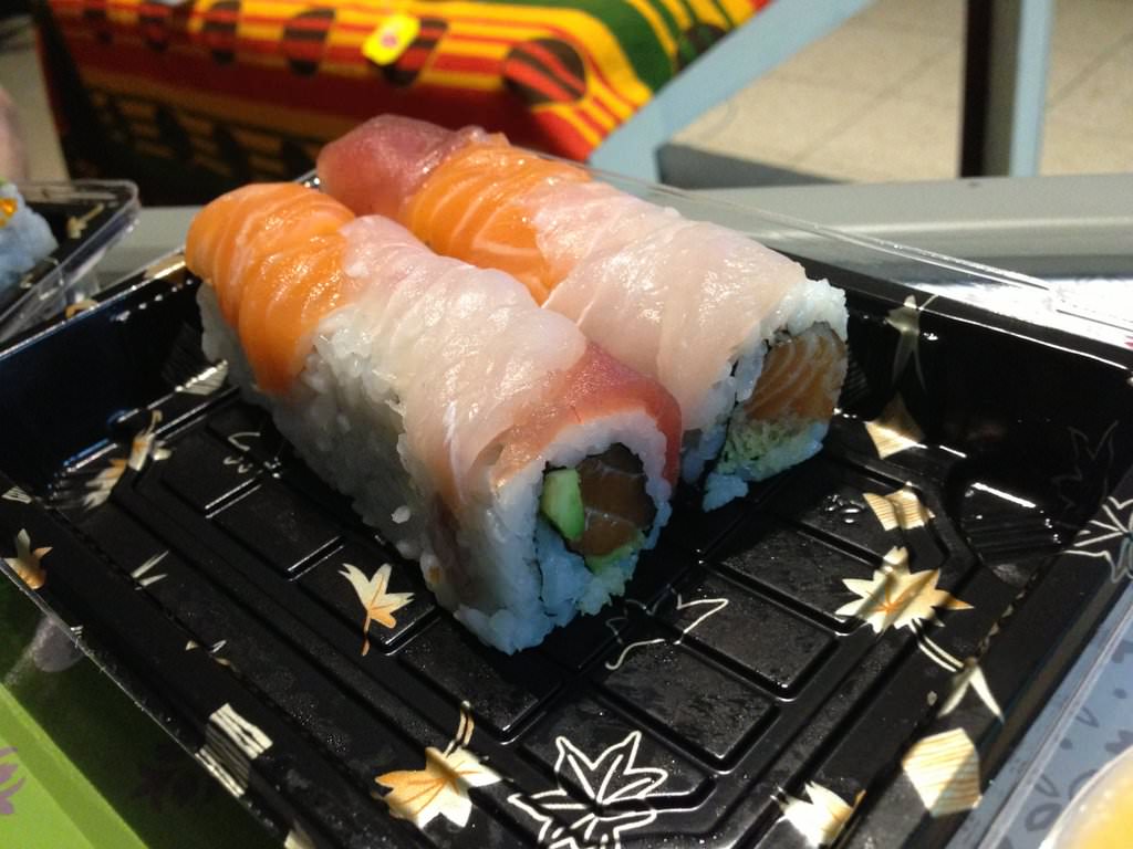 RAINBOW: Tuna, Korodai, salmon, crab, avocado, cucumber (47 NIS)