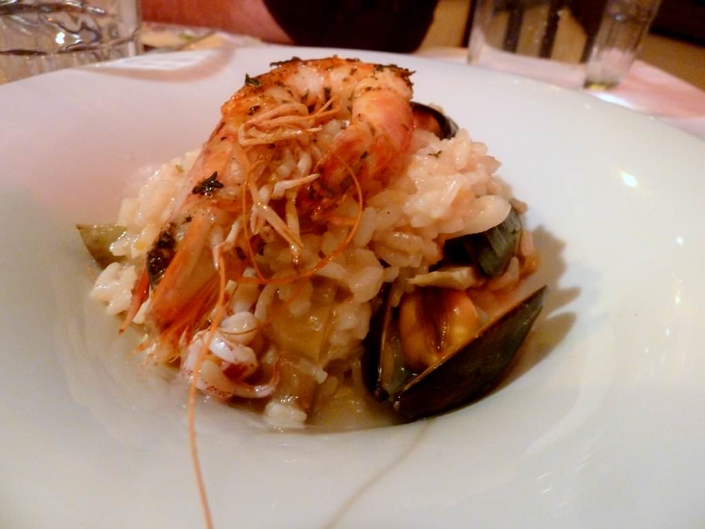 Artichoke and lemon zest risotto with calamari and crystal shrimp (69 NIS). My least favorite dish of the meal. I basically didn't feel the risotto was cooked right. I love rice and I know this feeling one get when eating good rice. I just didn't get this urge to take another bit. Liked Adora's risotto a lot better.