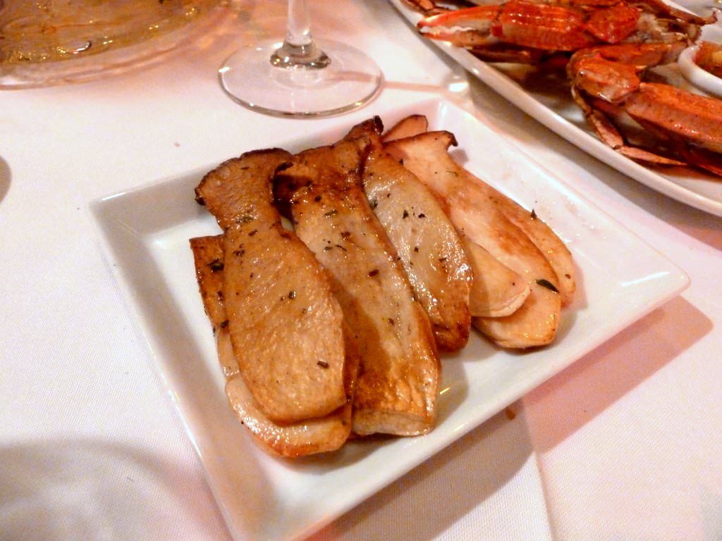 100g of King oyster Mushrooms a la plancha (22 NIS). A real cool side dish. Flavorful, fun and tasty.