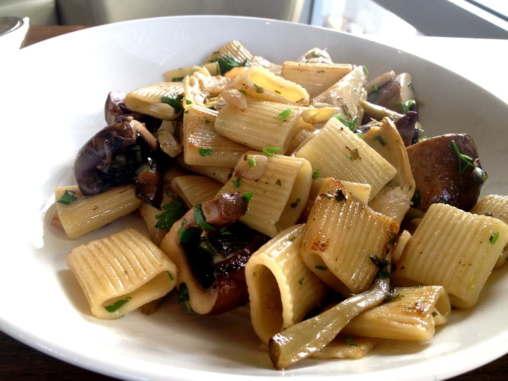 Mezzi Rigatoni with artichokes and portobello, olive oil, garlic and white wine (78 NIS for the business lunch)