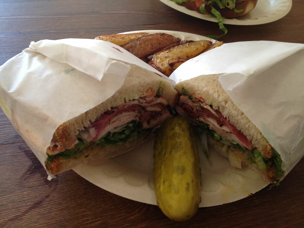 A sandwich bar with salads, burgers and meat sandwiches, Raniz.