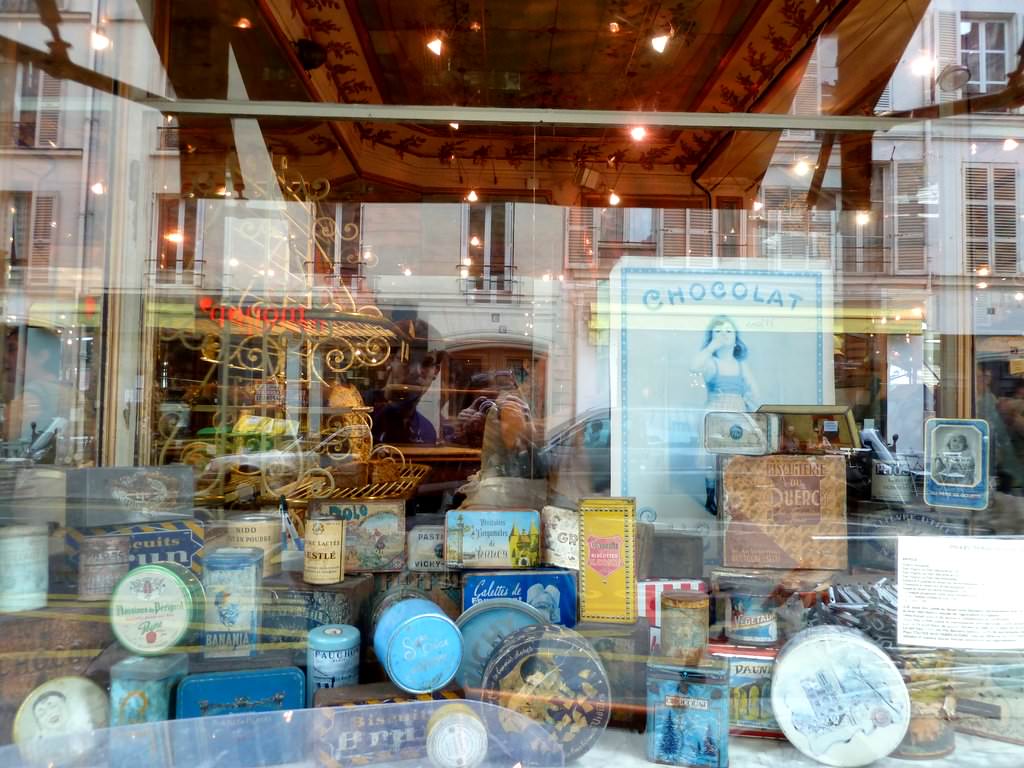 Imagine Paris in the spring: the beautiful buildings, the smell of butter in the air, the busy metro...