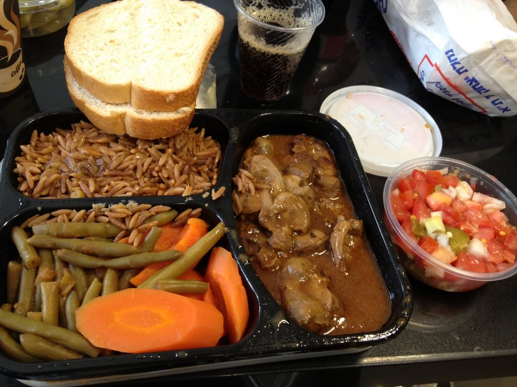 Gizzards cooked in gulash sauce, cooked vegetables and Israeli couscous (ptitim) with tomato salad, pickles and bread (39 ILS).