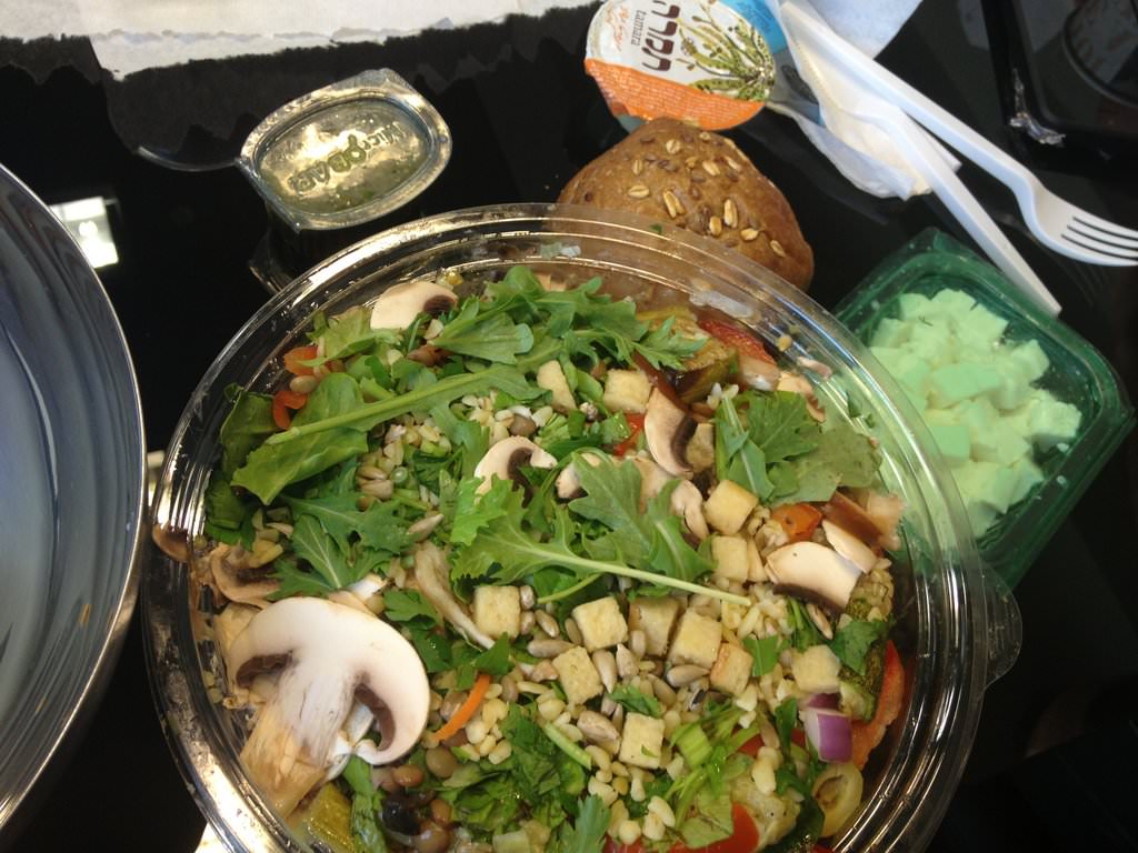 Nice salad and the toppings are packed separately.