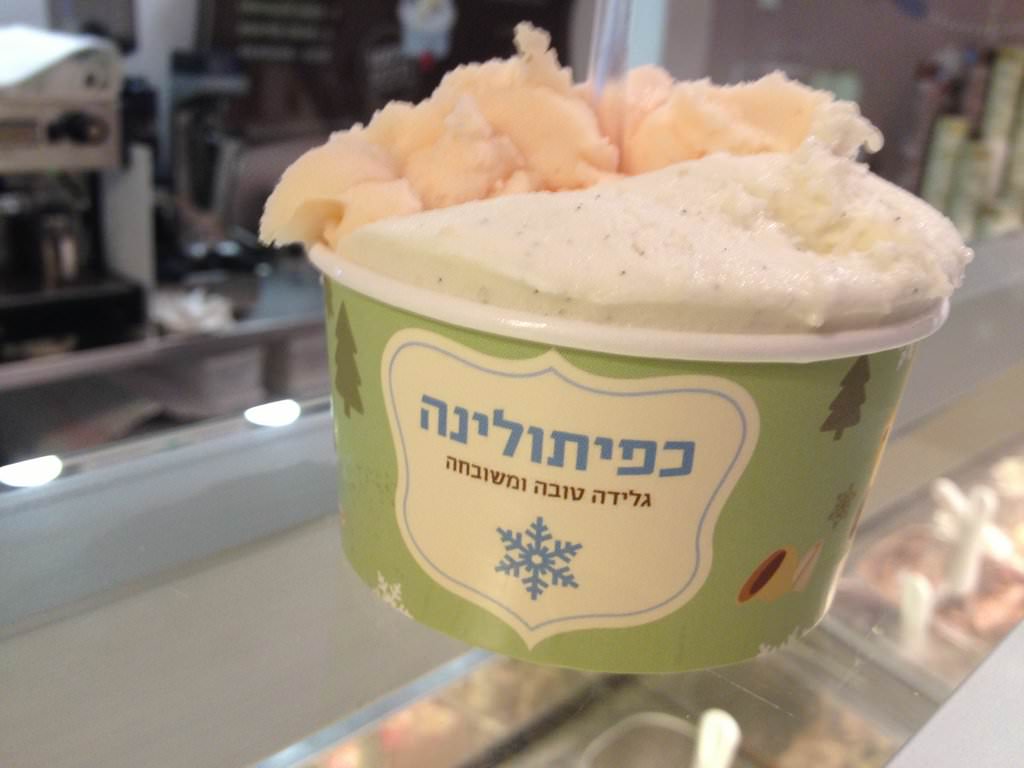 Small cup with two flavors