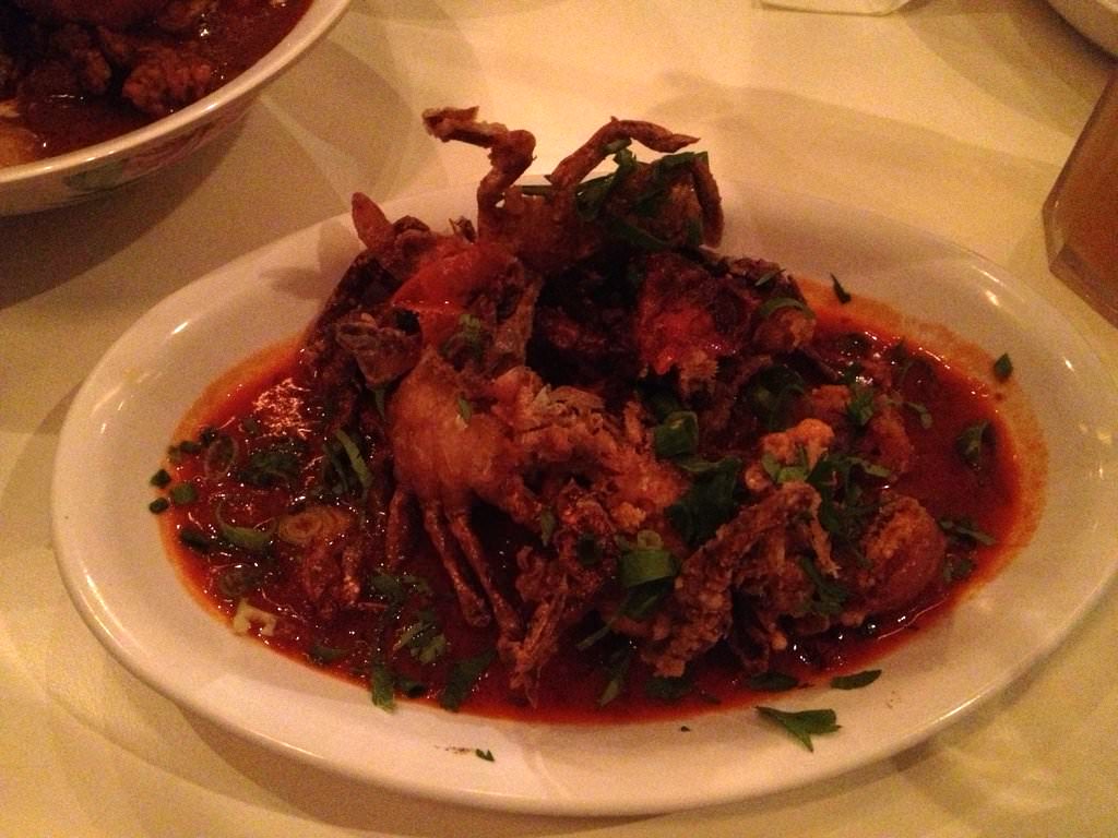 Chili Crab dish: deep fried soft shell crab in lemongrass, tomato, cilantro and hot chili sauce (38 ILS).