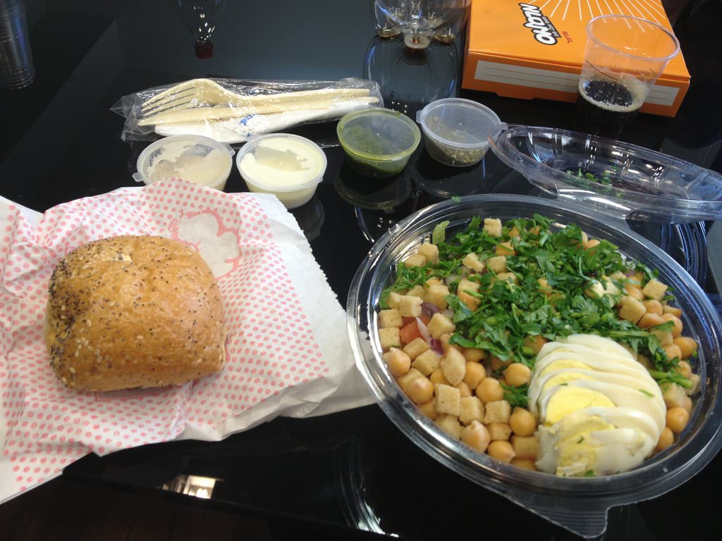 Jaffa salad - 1 liter: tomatoes, cucumber, hard boiled egg, parsely, chickpeas,red onion and croutons (3o ILS)