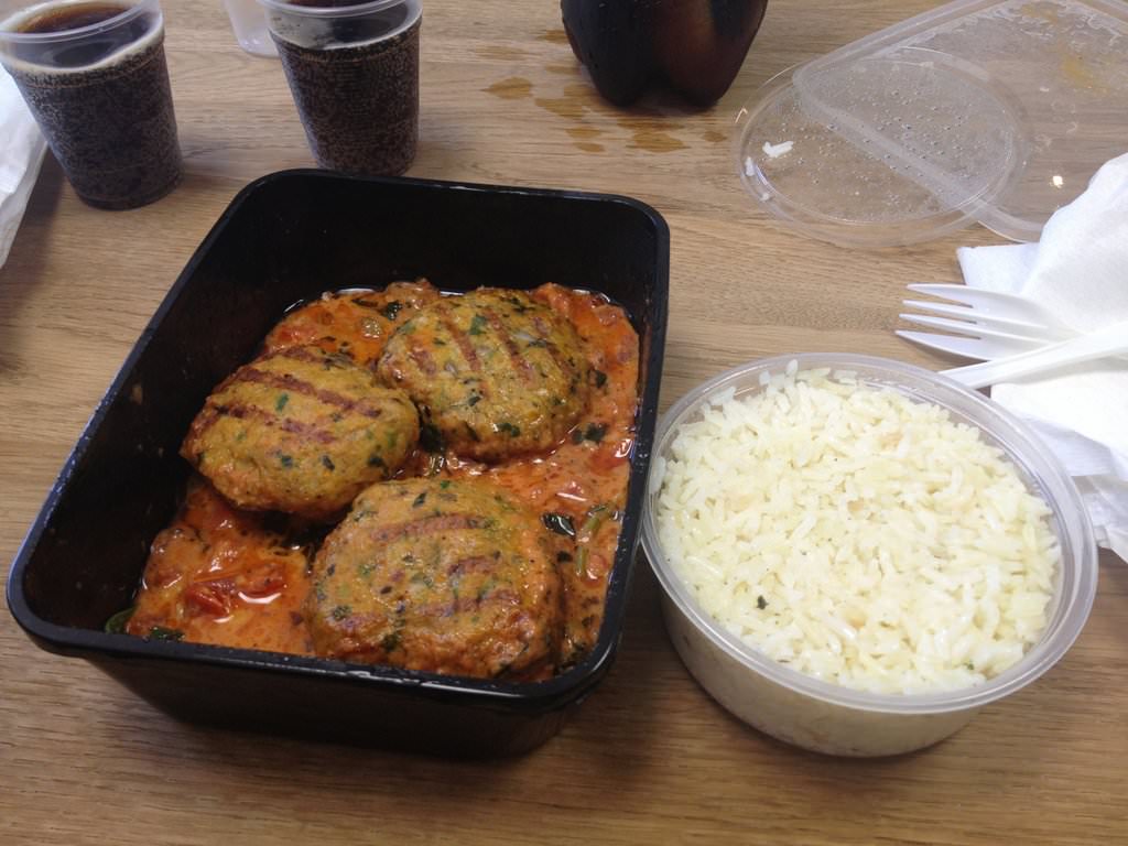 Grouper fish balls with tomatoes, garlic, butter and white wine sauce and white rice (53 ILS).