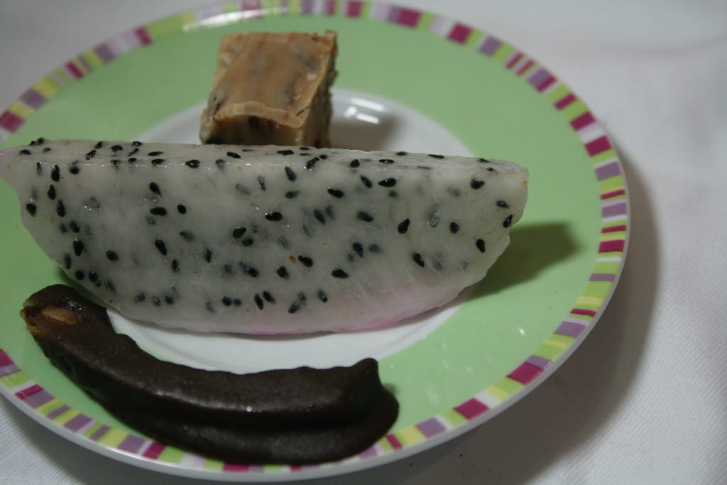 Candy plate: Light Fudge with dried currants and dark chocolate with brandy; Dragon fruit slice; candied citrus peel chocolate coated.
